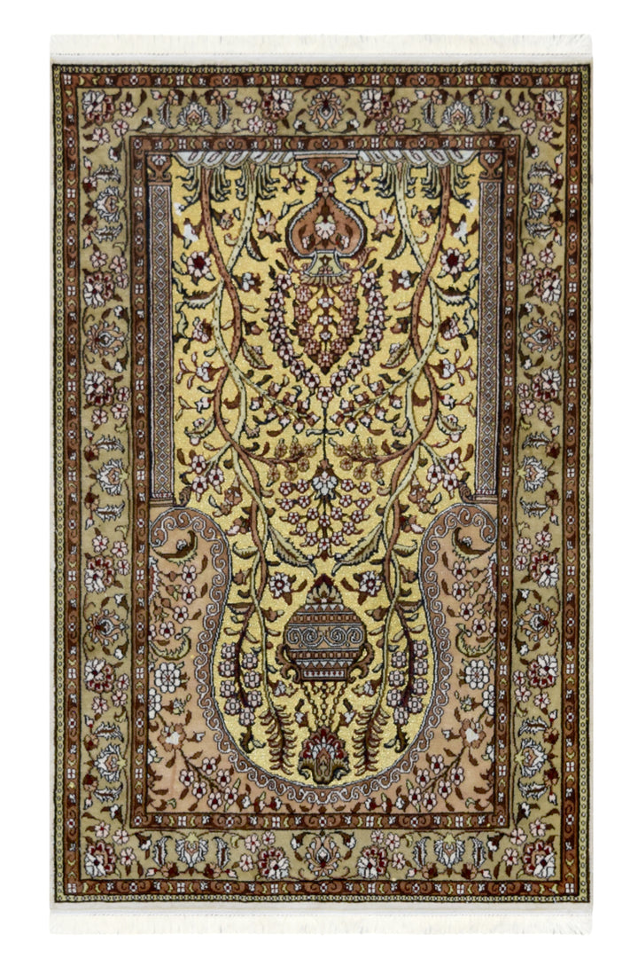 Qum Design Gold Vases Rug