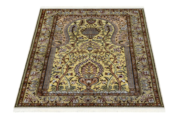 Qum Design Gold Vases Rug