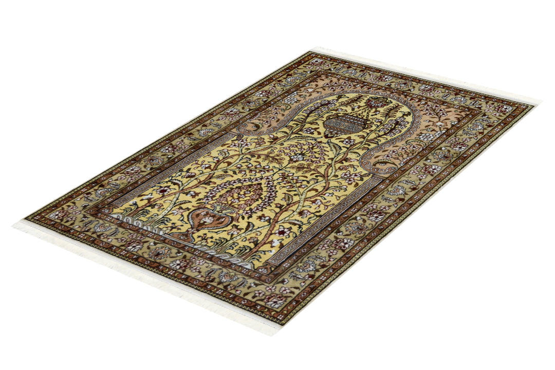 Qum Design Gold Vases Rug