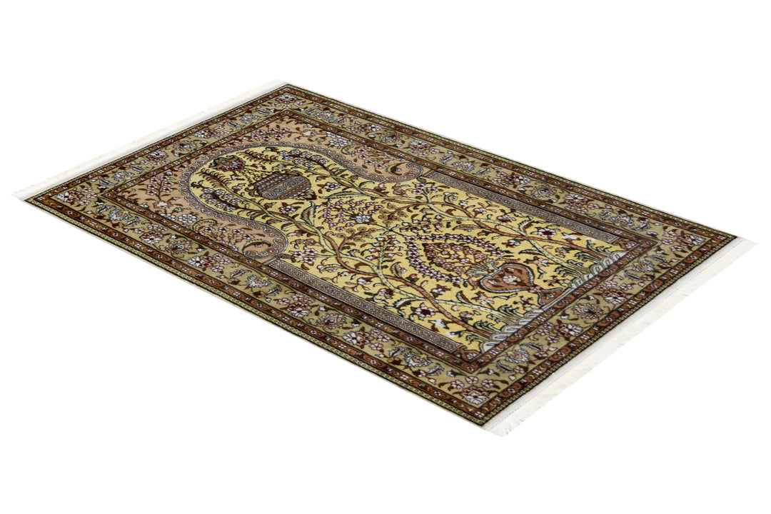 Qum Design Gold Vases Rug