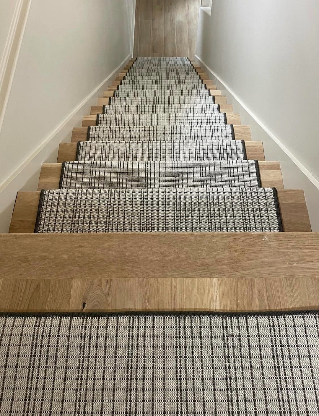 Island Grid Stair Runner / Broadloom