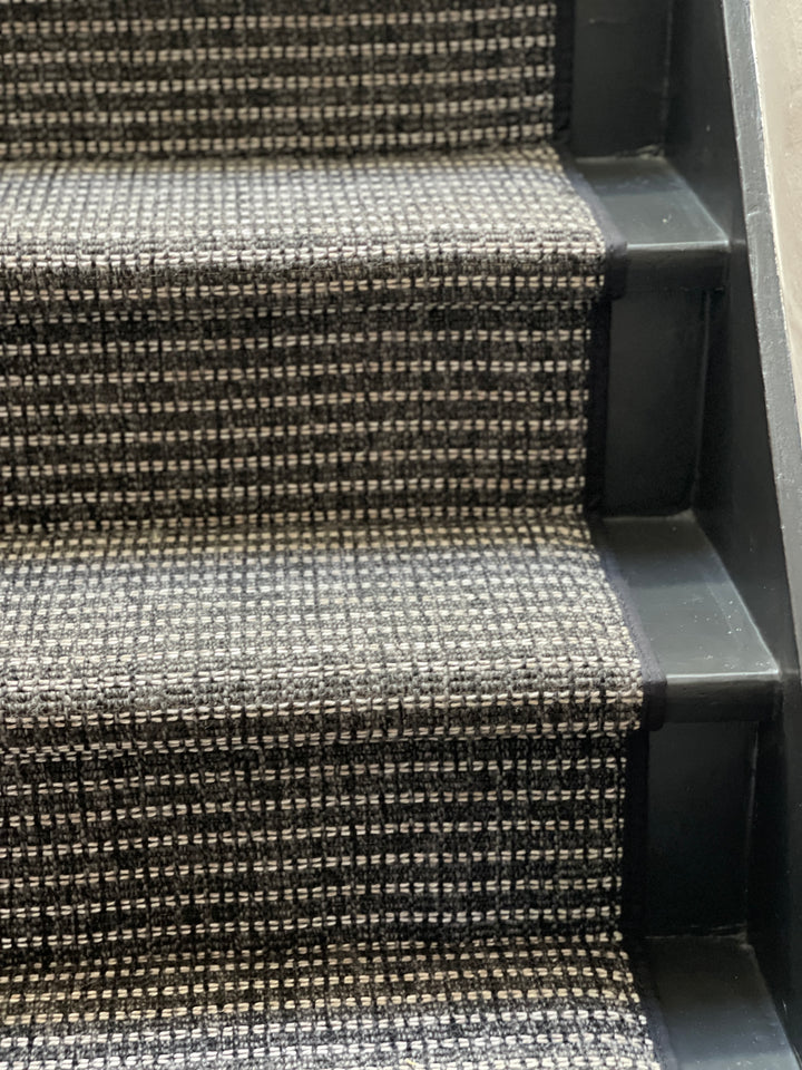 Seasons Outer ridge Stair Runner / Broadloom