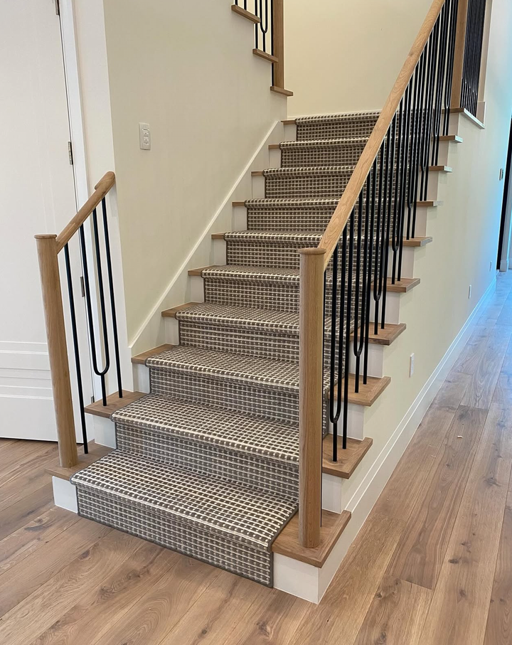 Newton Square Stair Runner / Broadloom