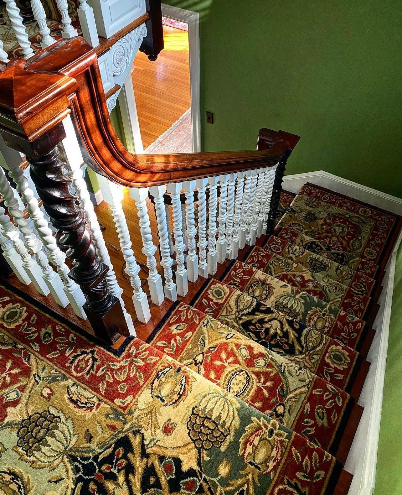 Grand Parterre Moghul Border Stair Runner Collection