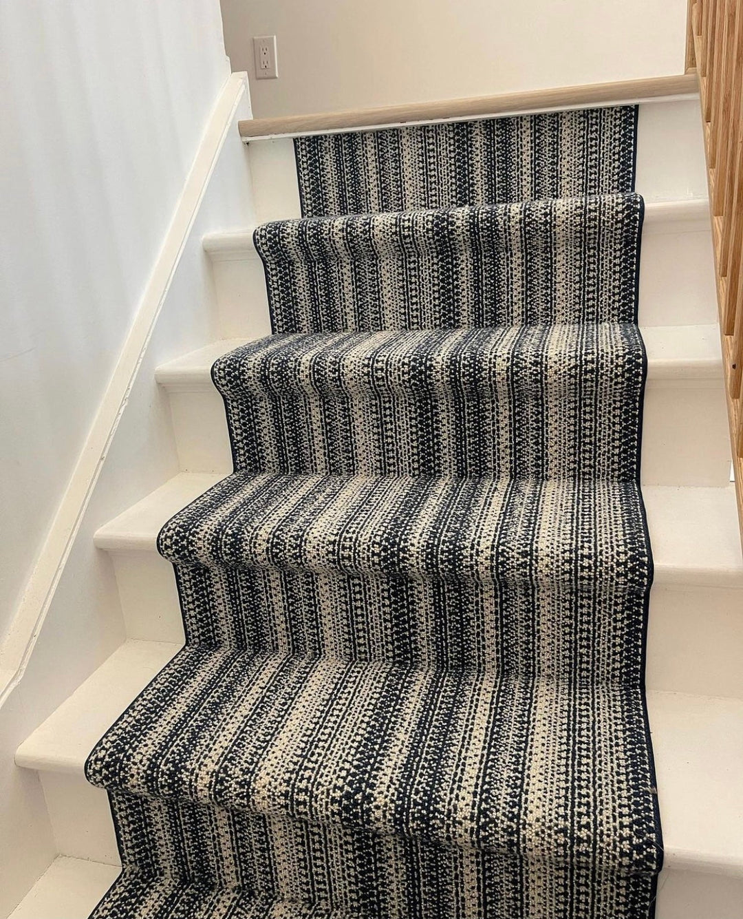 Halo Stripe Stair Runner / Broadloom Stair runner Shop Tapis 