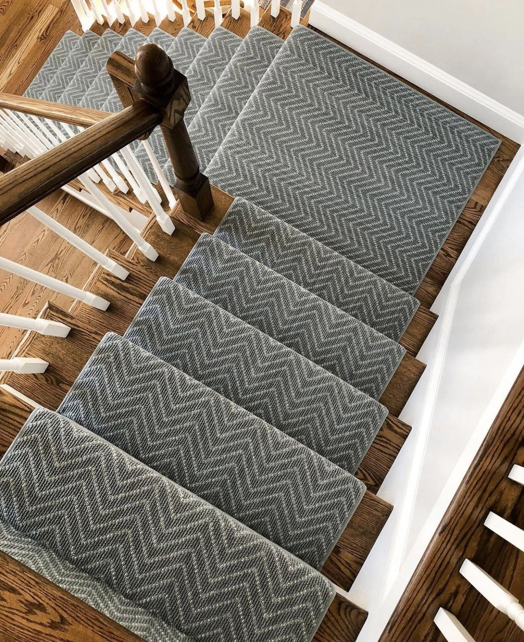 Lustrous Chevron Stair Runner / Broadloom Stair runner Shop Tapis 